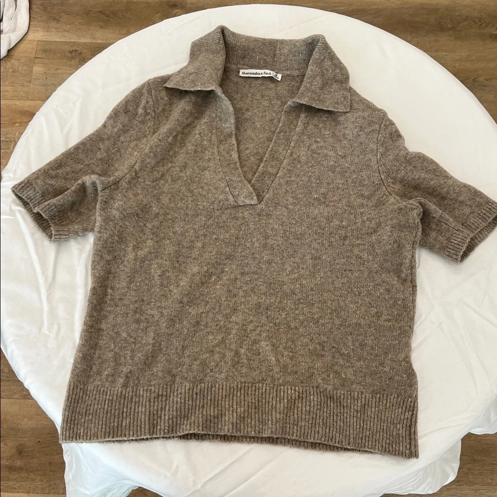 Abercrombie & Fitch Taupe V-Neck Short-Sleeve Polo Sweater